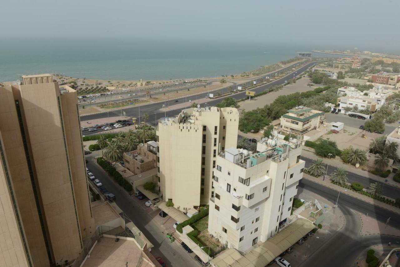 Plaza Athenee Hotel Kuwait City Exterior photo